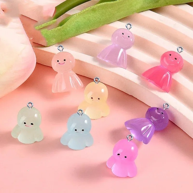 Resin Art Keychain - 10Pcs Glow In Dark Cartoon Doll